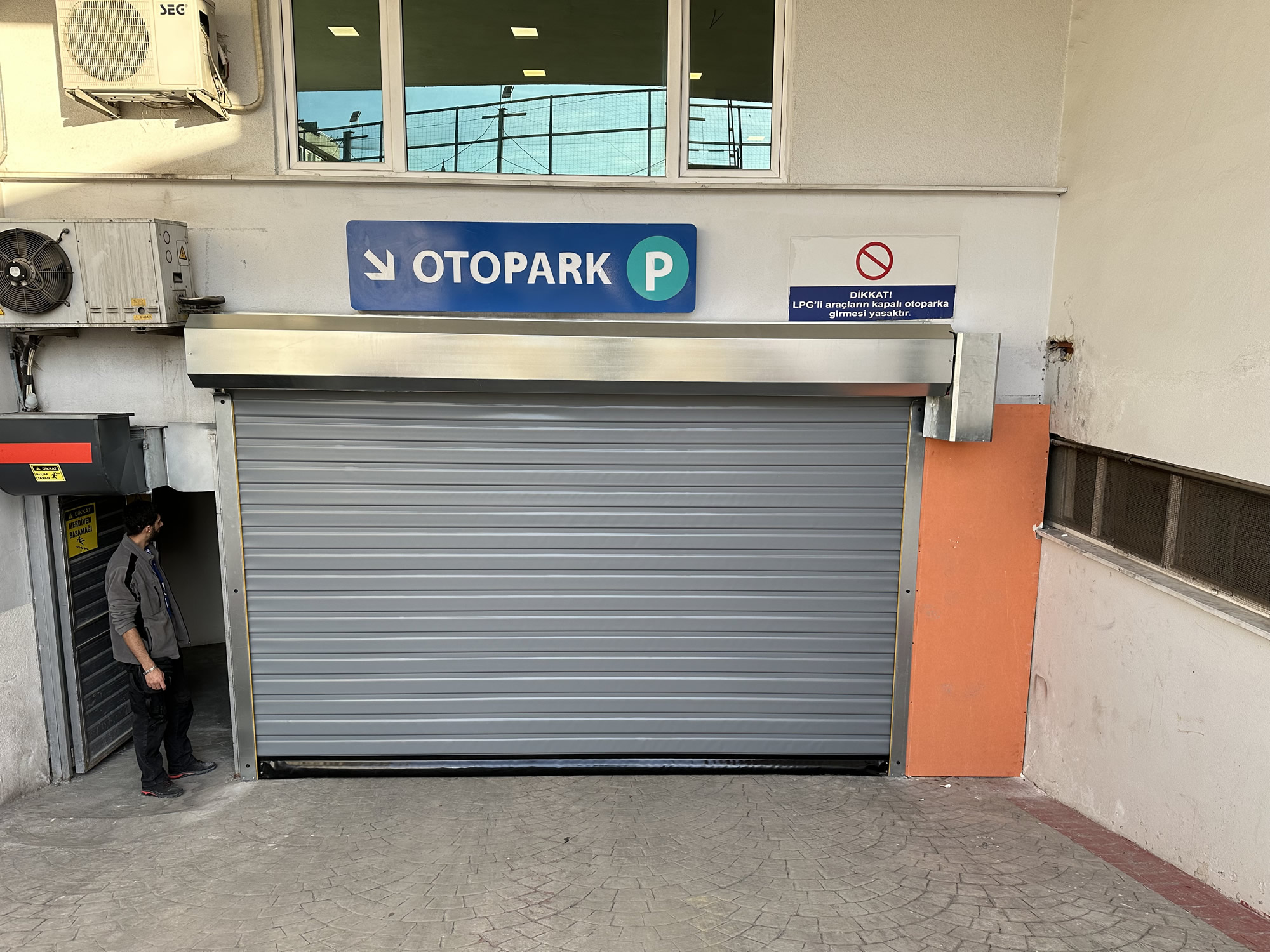 Hızlı PVC Garaj Kapıları