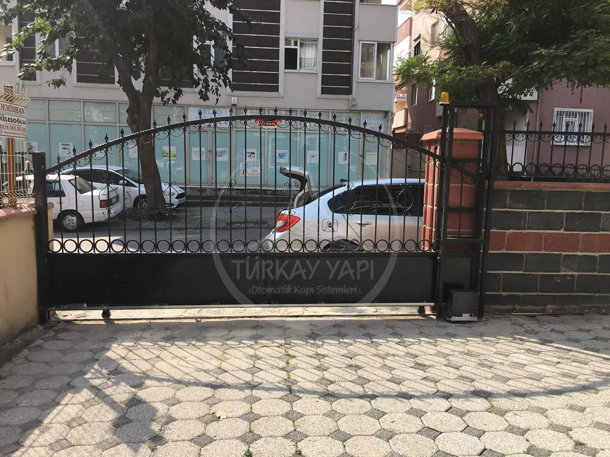 Yana kayar bahçe kapısı uygulaması